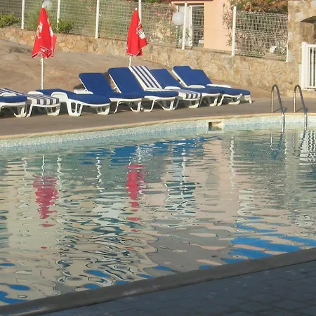 Les Maristella, Ninu Dom wakacyjny *