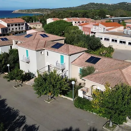 Les Maristella, Ninu Dom wakacyjny