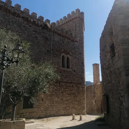 Les Maristella, Ninu Nyaraló